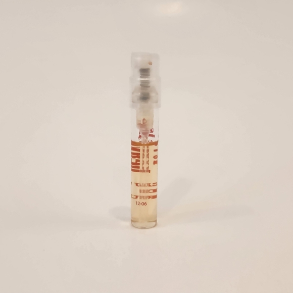 Victoria's Secret Love Is Heavenly Women's Eau de Parfum No Card Sample Vial .05 - Picture 2 of 2